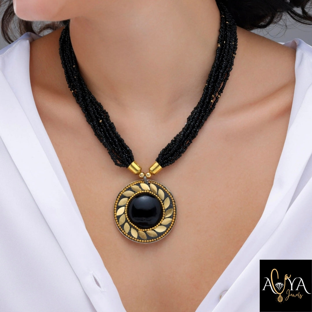 Antique Charm Pendant Necklace In Black
