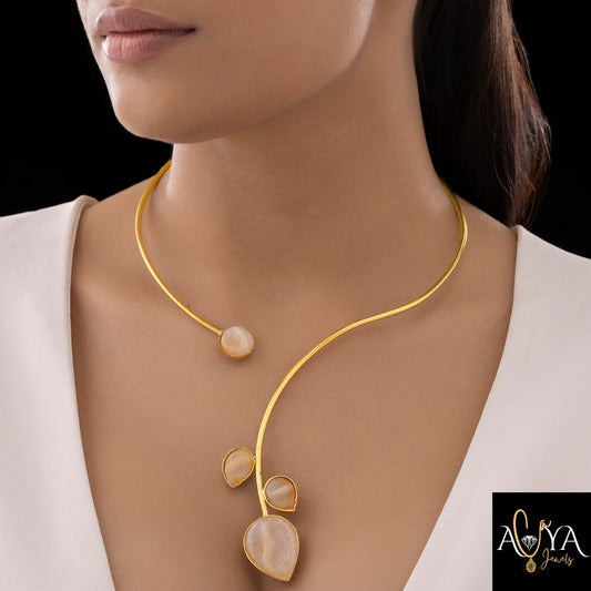 Golden Hasli Necklace with Leaf Detailing